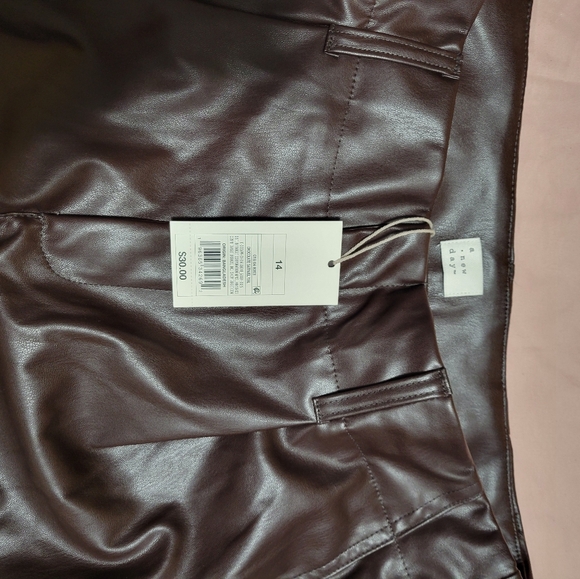 Pants - Picture 2 of 3